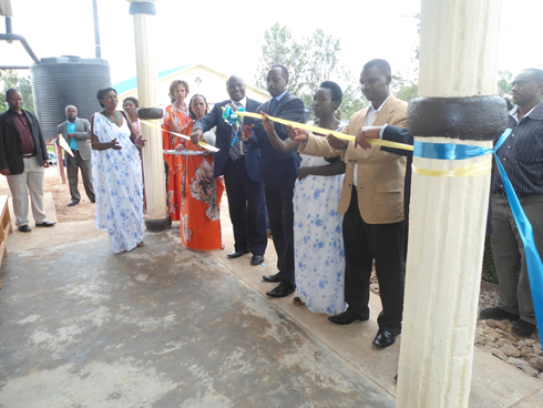 Guverineri afungura SACCO y