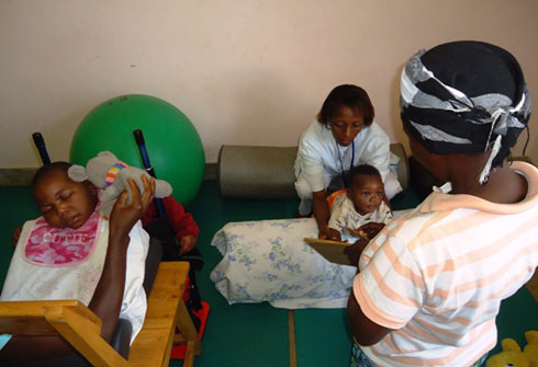 Abana bafite munsi y'imyaka itandatu, iyo bagaragaje imikorere y'ubwonko ituzuye neza ndetse n' ubumuga bw'ingingo, ngo baravurwa bagakira, nk'uko HVP Gikondo babigaragaza.