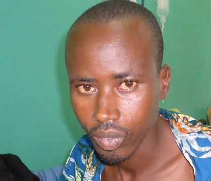 Habumugabe Emmanuel watoraguwe aziritse amaboko n