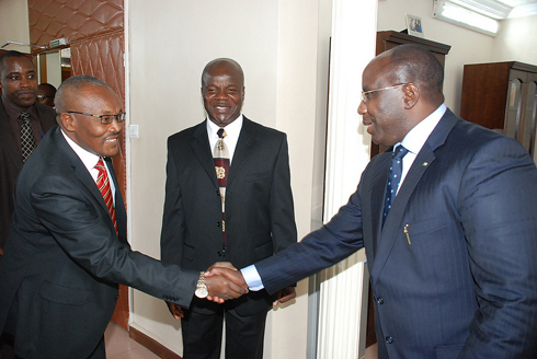 Charles Ebow Owubah yari aherekejwe na George Gitau uhagarariye World Vision mu Rwanda.