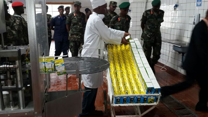 Hagati mu ruganda rwa Nyanza Dairy Plant basanze imirimo irimo igenda neza.