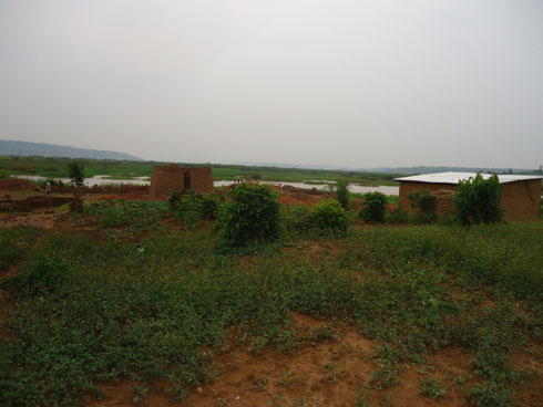 Haguye imvura nyinshi wasanga amazu yarengewe.