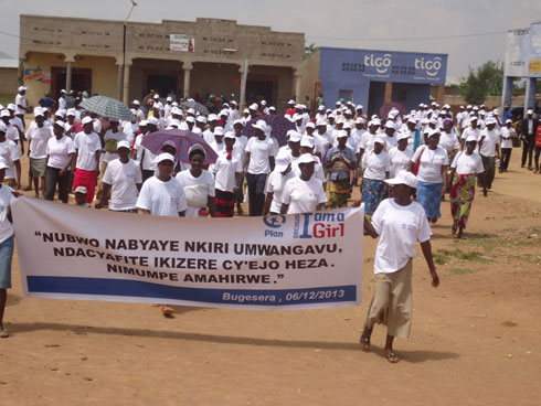 Hakozwe urugendo rwo kwamagana abagabo batera inda abangavu bakiri bato.