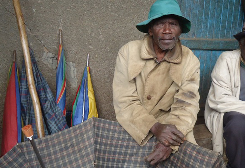 Hangariya avuga ko nubwo afite ubumuga atakwirirwa yicaye.