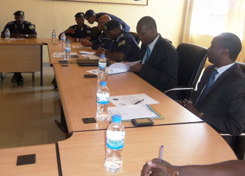 Hasinywe amasezerano y'ubufatanye hagati ya polisi n'akarere ka Huye.