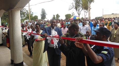 Hatashywe Sacco ku mugaragaro, maze abaremewe 109 bahita bafungurizwamo konti.