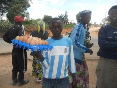 Havugimana Jules acuruza amagi.