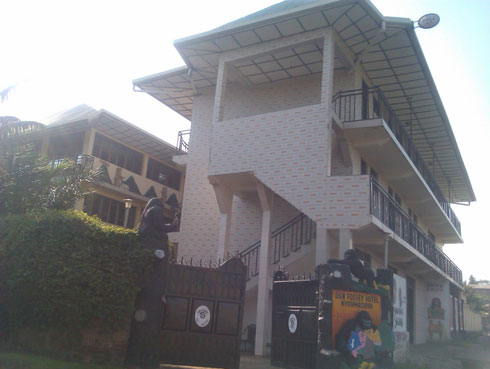 Hotel Nyiramacibiri ngo ibyo basabwa birenze kure ibyo binjiza.