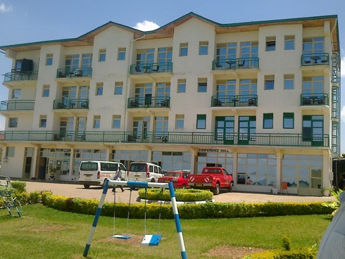 Hotel Dayenu yagombaga gushyirwa ku isoko rya cyamunara igasubikwa kubera ubwumvikane. 