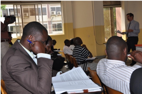 Abanyeshuri ba ICM Rwanda barimo gusobanurirwa n