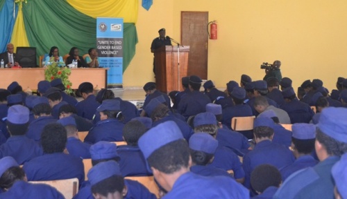 IGP Gasana yasabye abapolisikazi kwiyubaha birinda za ruswa.