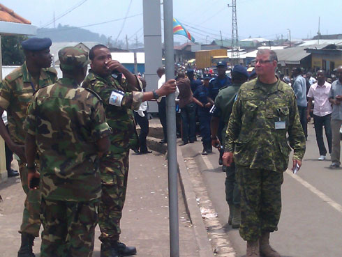 Mu bitabiriye kureba aho umusirikare wa Congo yafatiwe harimo n'umusirikare wa Canada.