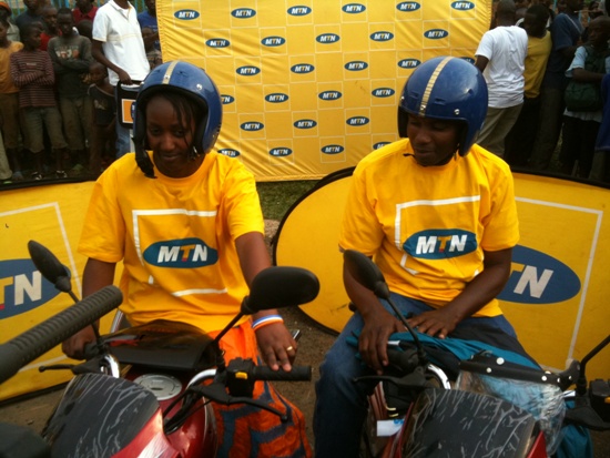 Mu banyamahirwe batomboye moto harimo n'umugore.