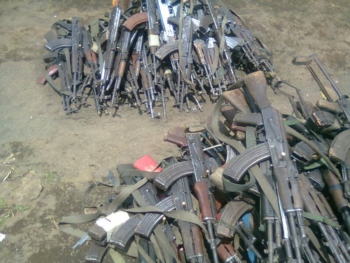 Zimwe mu ntwaro ingabo z'u Rwanda zatse abasirikare bari ku ruhande rwa Runiga ubwo binjiraga mu Rwanda.