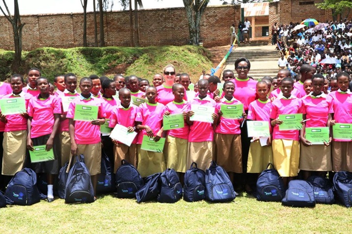 Madamu Jeannette Kagame yasabye abana b'abakobwa kugana amasomo y'ubumenyi ngiro akigaragaramo icyuho cyabo.