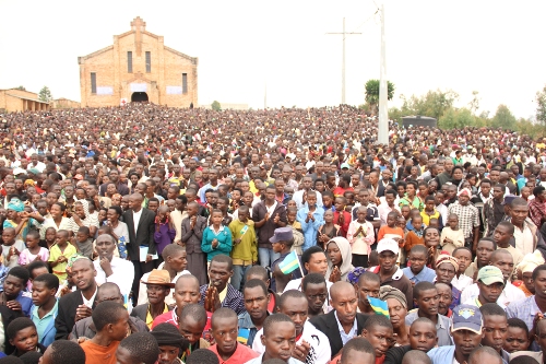 Imbaga y'abatuage baturutse imihanda yose no mu duce twegeranye na Nyaruguru ntibari batanzwe.