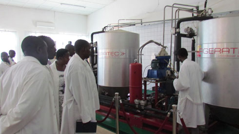 Beretswe n'ibigega amavuta ya biodiesel bikwamo.