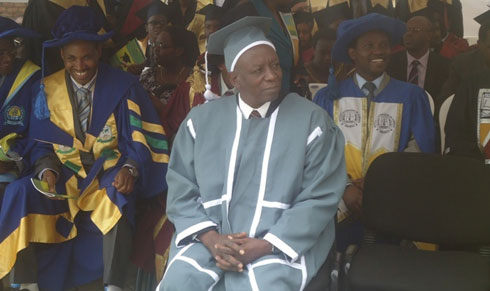 Urayeneza Gerald yishimiye kuba batanze impamyabumenyi.