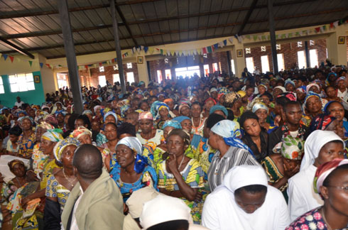 Ibi birori byitabiriwe n'abakirisitu basaga 5000 ku mpande z'ibihugu byombi.