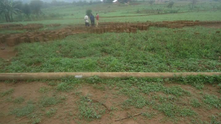 Bari baraguze ibibanza ngo bazimukire ahandi bazashobora guhabwa umuriro batabangamiye abaturage.