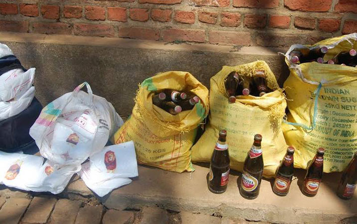 Ibicuruzwa bafatanwe barimo kubyinjiza mu buryo bwa magendu.