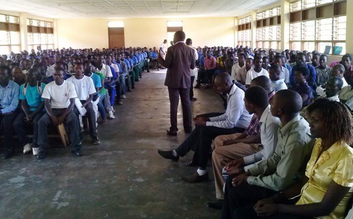 Abanyeshuri bitabiriye umuhango wo gutangiza ku mugaragaro Itorero ryo ku Rugerero muri IPRC West.