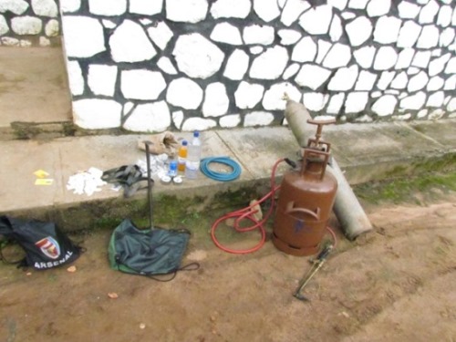 Ibikoresho bari biteguye kwibisha.