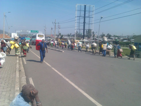 Kuri uyu wa mbere tariki 26/08/2013, Abanyarwanda bongeye kwambuka umupaka bajya i Goma nyuma y'iminsi havugwa imyigaragambyo yibasira Abanyarwanda.