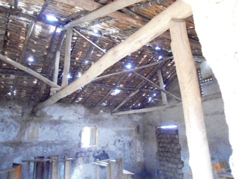 Ibisenge birashaje ku buryo iyo imvura iguye abarimo imbere bahangayika.