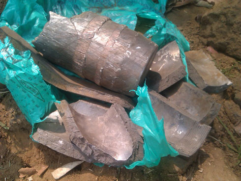 Ibisigazwa by'igisasu cyarashwe i Gasizi ahitwa Gisura muri Busasamana cyarashwe na BM-21 yari Mugunga Kariyeri.