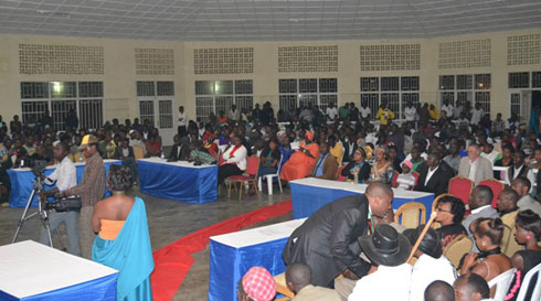 Ibyo birori byari byitabiriwe n'abantu benshi.