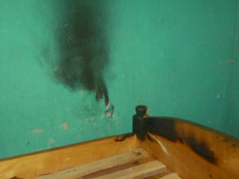 Icyo gitanda cyafashwe n'inkongi y'umuriro nyuma y'uko abana b'urwo rugo rufite ikibazo bahungishirijwe ku muturanyi akakibaryamishaho