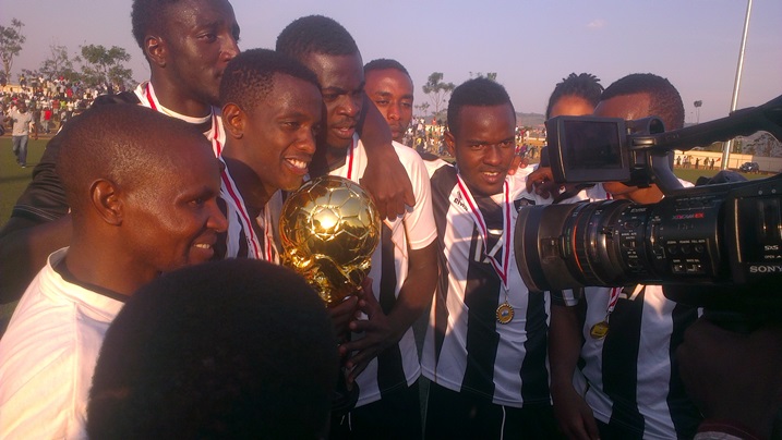 Igikombe APR FC yahawe gifite isura nk'iy'umupira wa zahabu ( Ballon d'Or).