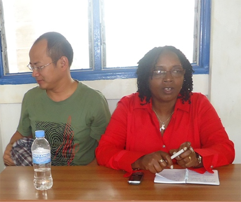 Dr Yanzigiye Beatrice ukuriye Confecius muri KIE (yambaye umutuku) hamwe n