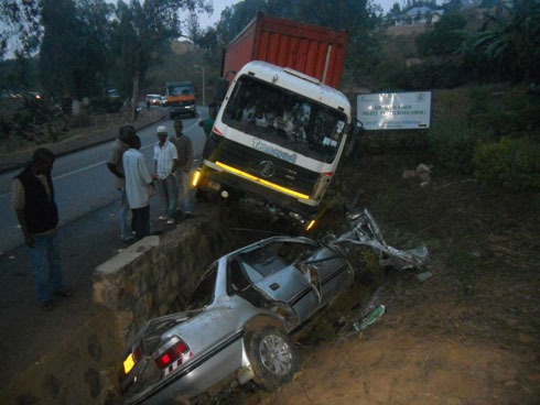 Ikamyo yagonze ivatiri ku Ruyenzi.