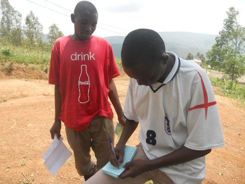 Ikarita y'umuganda isanywaho n'umukuru w'umudugudu.