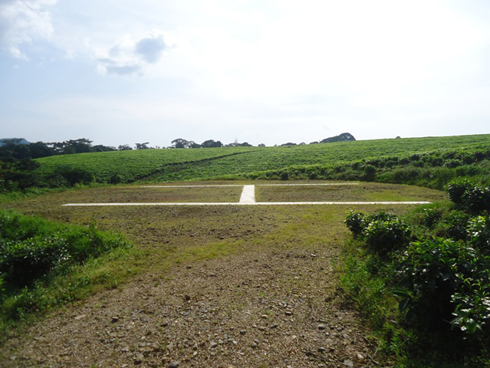 Ikibuga cyari gisanzwe cyari gitoya cyane.