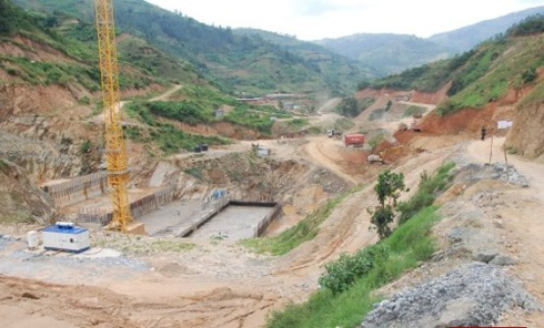 Aho amazi azajya abanza kwirunda mbere y'uko ajya mu isumo riyabyaza amashanyarazi