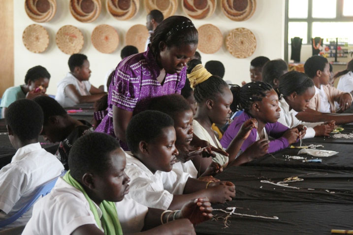 Ikindi cyiciro cy'abakobwa kiga ibijyanye n'ubukorikori.