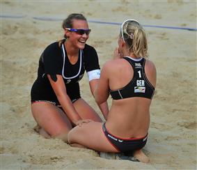 Ikipe y'Ubudage y'abagore yatwaye igikombe.