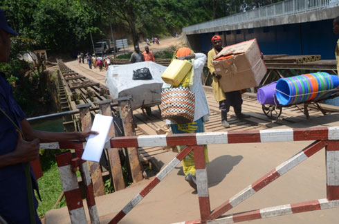 Ikiraro cya Rusizi ya mbere; imodoka zirengeje toni 5 zahagaritswe kukinyuraho.