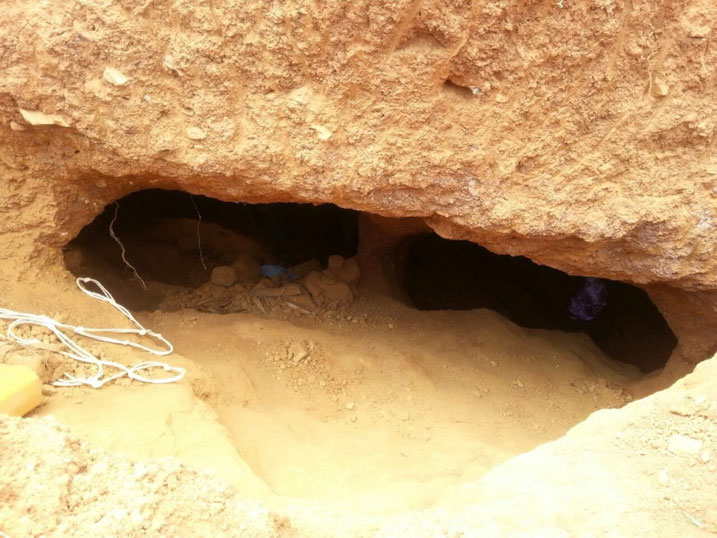 Ikirombe cyagwiriye abarimo gucukura colta.