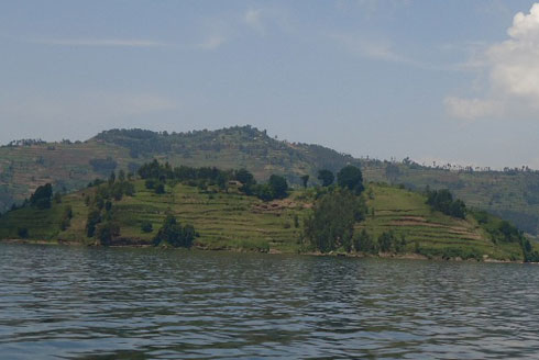 Ikirwa cya Cyuza kiri kubakwa ho inzu abakerarugendo bazajya baruhukiramo.