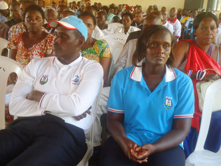 Imbere (iburyo) ni Madame Mutiganda Francisca watorewe kuba Komiseri ushinzwe ubukungu mu muryango wa FPR Inkotanyi mu karere ka Rwamagana.