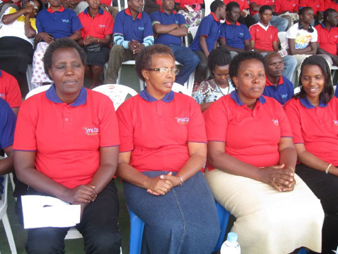 Umuyobozi w'akarere ka Muhanga yafatanyije na Imbuto Foundation gukangurira abaturage kwirinda malariya.