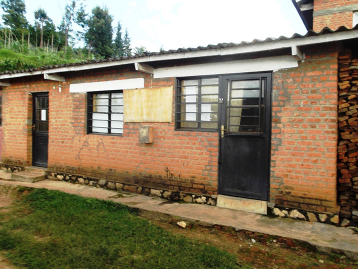 Imikorere mibi no kutagira ubuzima gatozi byatumye Coopec Dukire ifunga imiryango, abo yagurije banga kuyishyura, abayibikijemo, amaso ahera mu kirere.