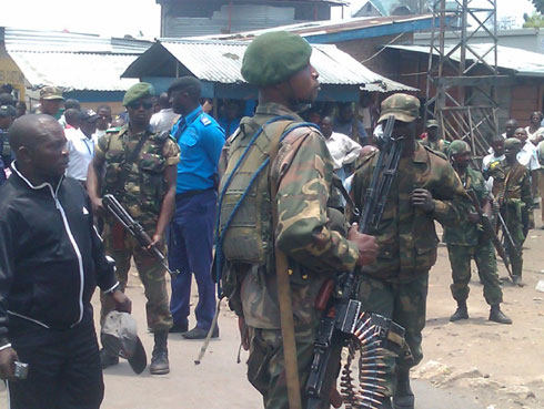 Imipaka ya Congo yariho abasirikare bafite intwaro zikomeye.