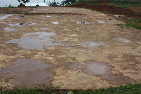 Ibibuga barangije kubishyiramo sima.