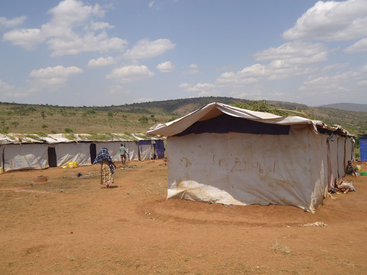 Imiryango 50 ituye muri aya mashitingi ni yo yahawe umuganda mu rwego rwo kuyubakira amazu.