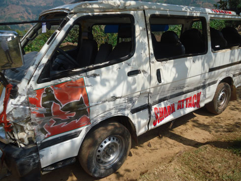 Imodoka yangiritse ku ruhande n'inyuma.